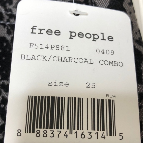 Nwt- FREE PEOPLE Gray & Black Snakeskin Print Velvet/Denim Skinny Jeans Size W25 - Picture 4 of 4